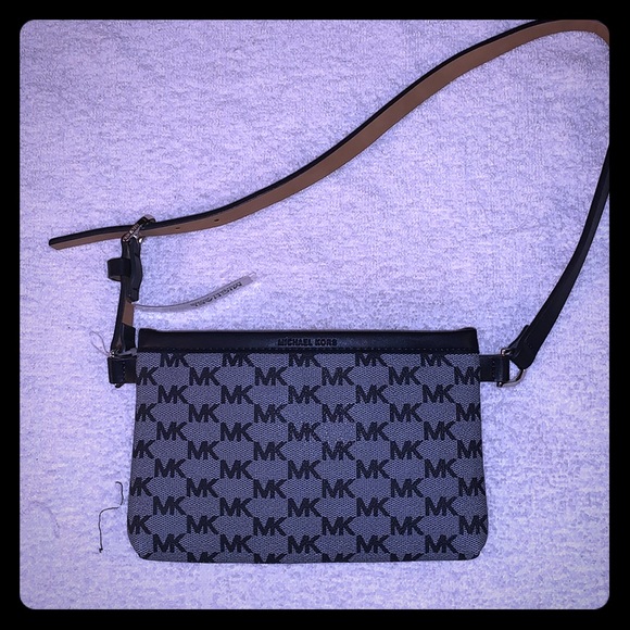 Michael kors fannypack - Picture 1 of 4